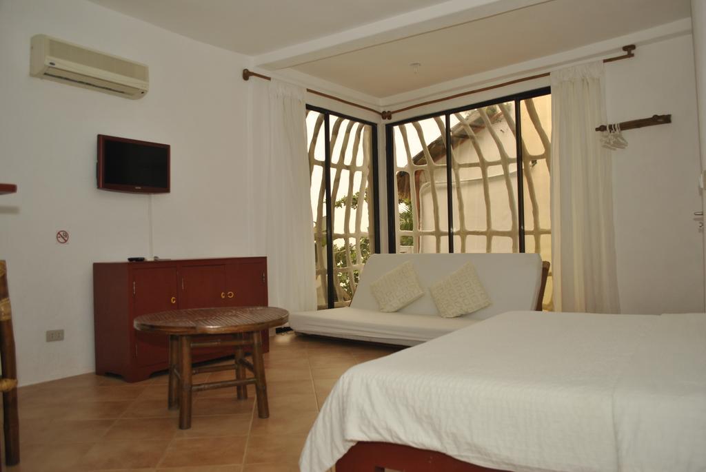 Artista Beach Villa Balabag  Zimmer foto