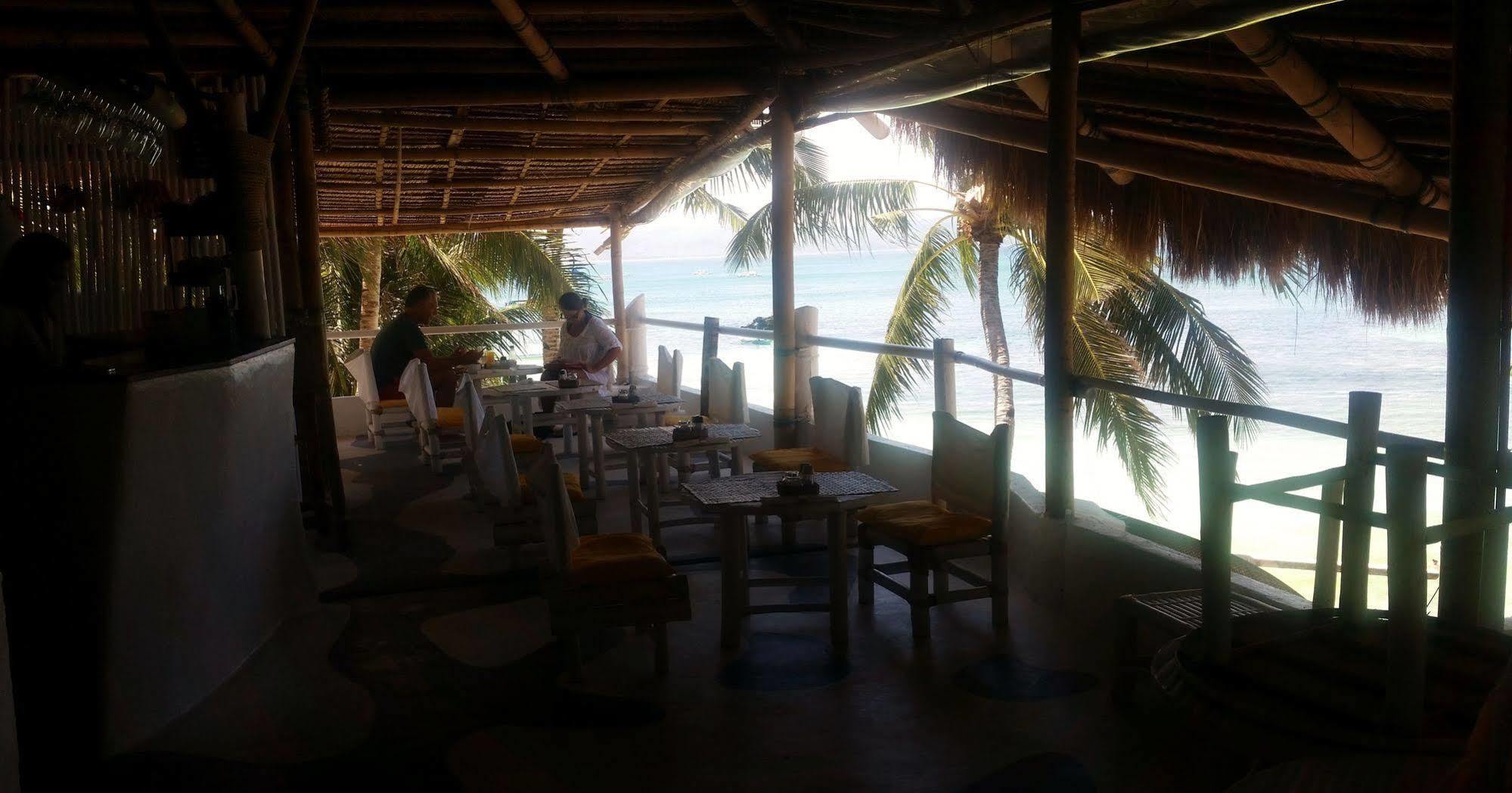 Artista Beach Villa Balabag  Exterior foto